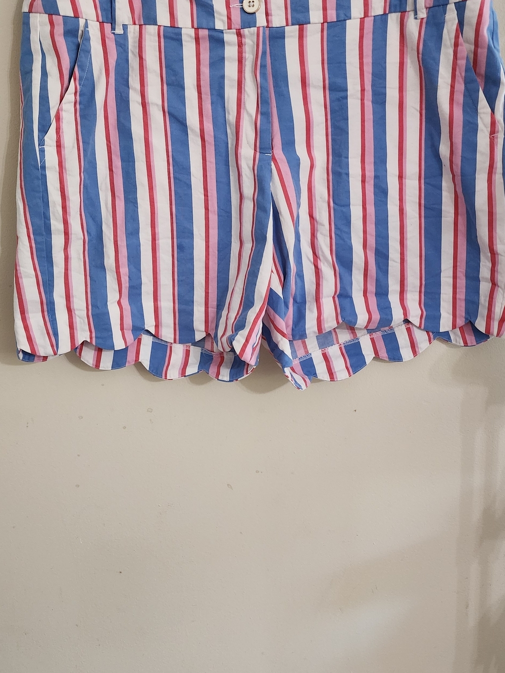 Crown & Ivy Shelby Striped Scallop Hem Shorts - Size 16W
